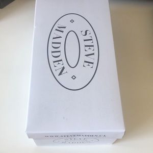 📦 Steve Madden shoe box
